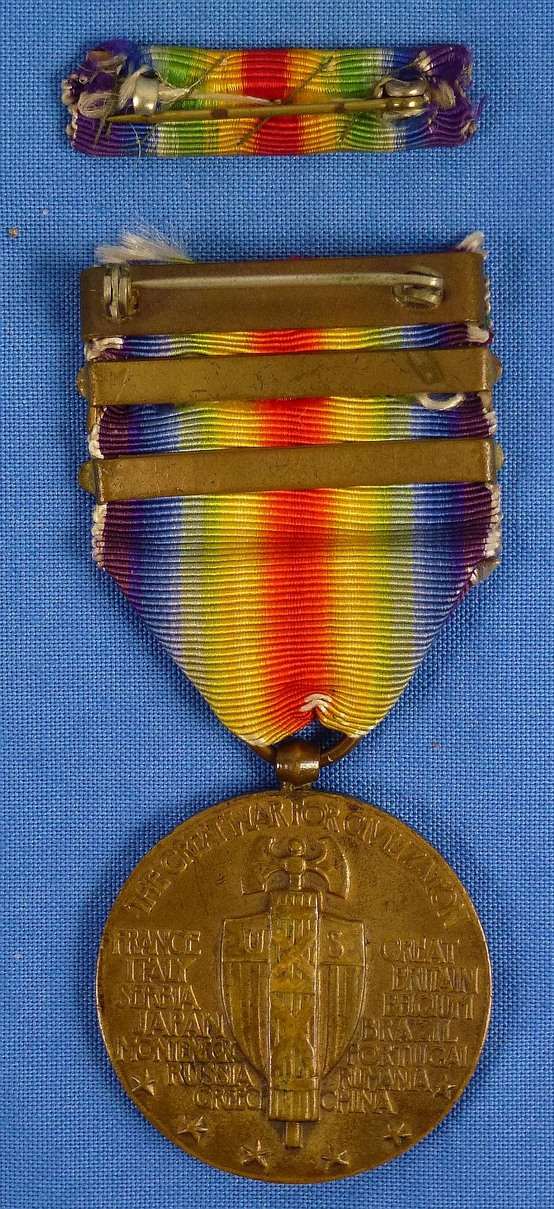Named WWI 6th Division Victory Medal, Insignia and Documents Group - Image 3