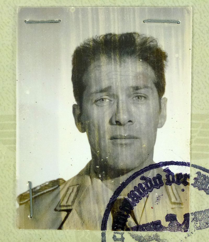 German Army Wehrpass with Photo in Tropical Uniform - Image 4
