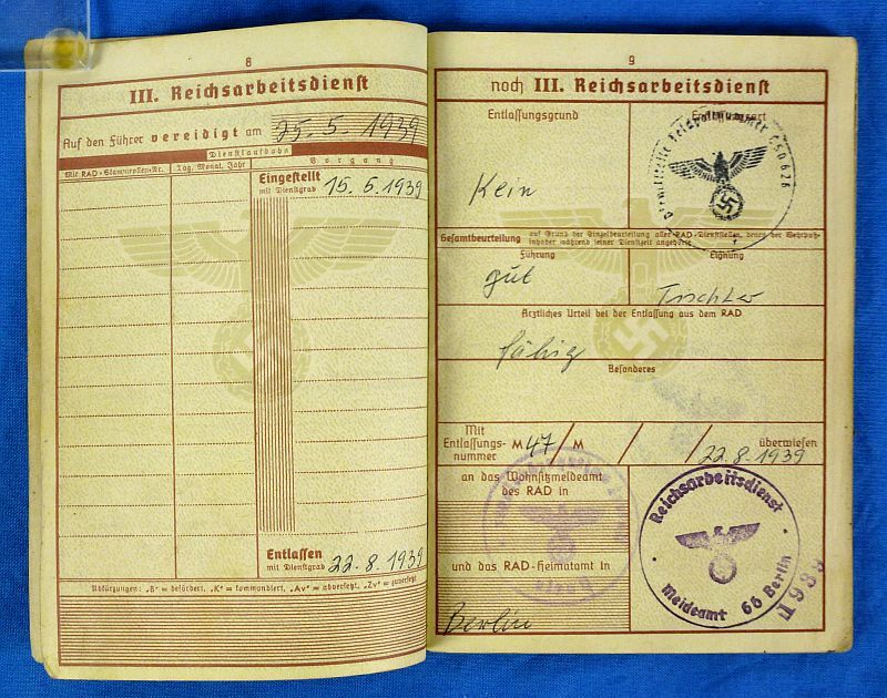 German Army Wehrpass with Photo in Tropical Uniform - Image 5