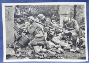 Waffen SS Funker im Einsatz Postcard