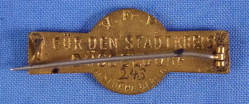 German Red Cross Aide's Badge - "FÜR DEN STADTKREIS DÜSSELDORF" - "For the urban district of Düsseldorf" - Image 2