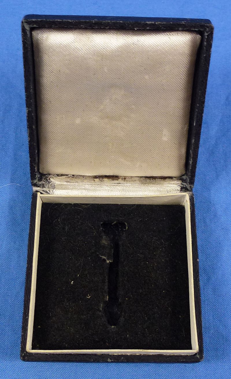 Excellent Cased War Merit Cross First Class with Swords in Tombac Marked "62" (Kerbach & Oesterhelt of Dresden) - Image 5
