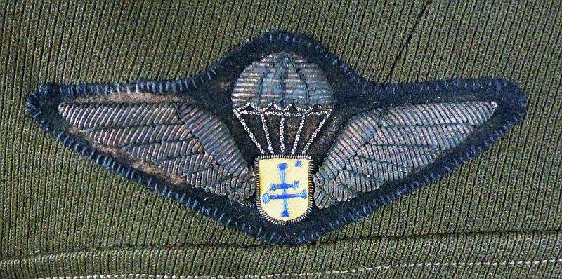 Named 101st Airborne Division Ike Jacket with Bullion Insignia and Free French Paratrooper Wing - Image 8